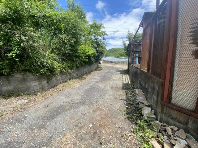 Land for Sale in Kinokawa, Wakayama - Ideal for Storage or Garden - Thumbnail 2