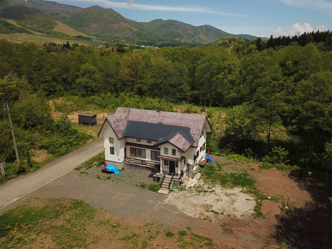 5-Bedroom Lodge in Hakuba Valley, Nagano - Thumbnail 2