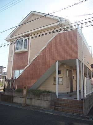 Bright South-Facing 1R Apartment for Rent near Higashihanazono Station - Thumbnail 3