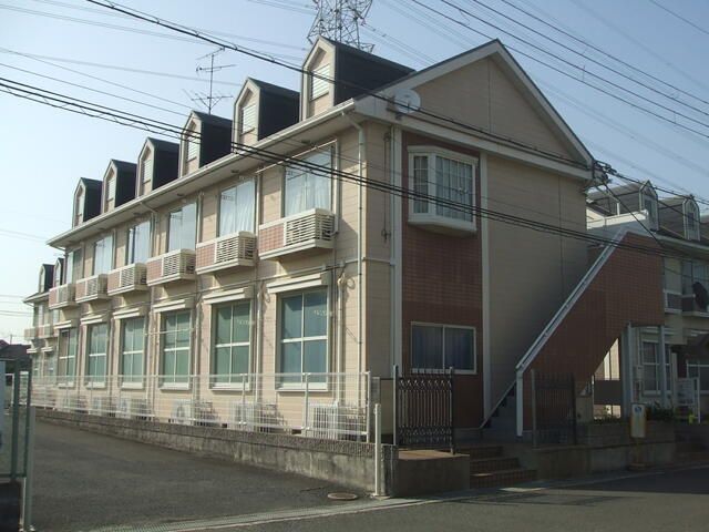 Bright South-Facing 1R Apartment for Rent near Higashihanazono Station - Thumbnail 2