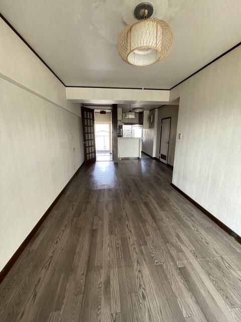 Renovated 2DK Apartment Near Kanade Station, Kofu - Thumbnail 2