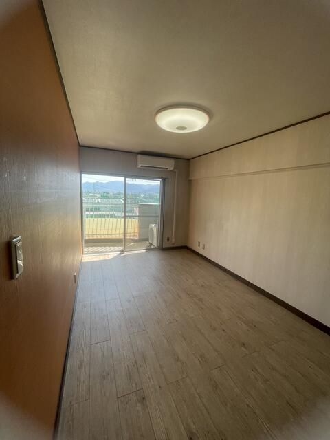 Renovated 2DK Apartment Near Kanade Station, Kofu - Thumbnail 3
