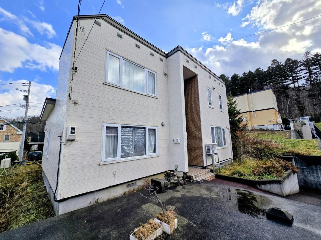 5LDK Detached House for Sale in Sapporo's Heiwa District - Thumbnail 3