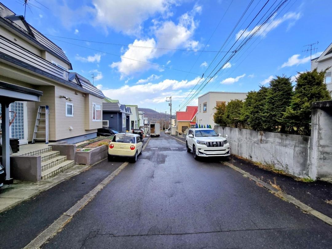 5LDK Detached House for Sale in Sapporo's Heiwa District - Thumbnail 2