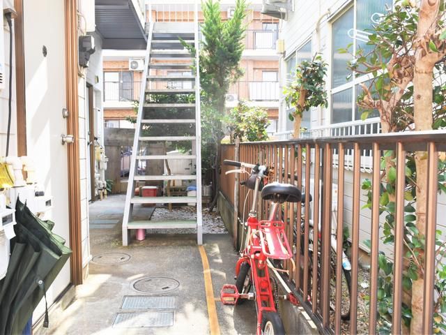 Kodaira Studio Apartment with Loft, Dual-Aspect Windows - Thumbnail 2