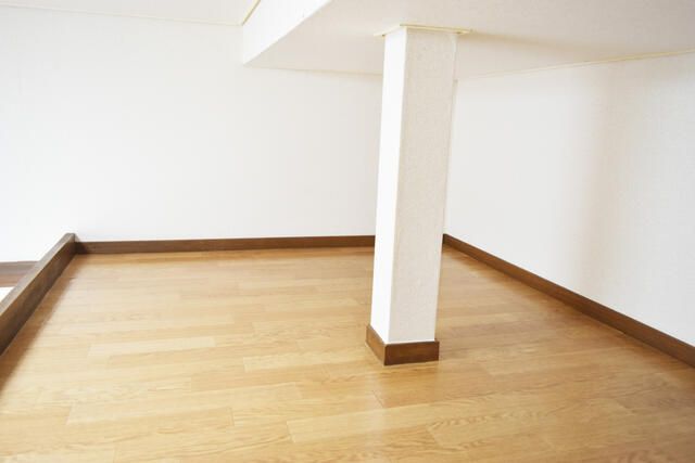 Kodaira Studio Apartment with Loft, Dual-Aspect Windows - Thumbnail 3