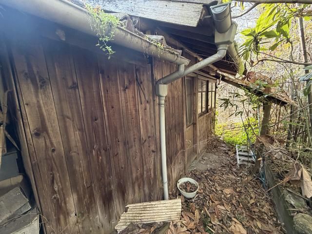 1970 Wooden House on 485 sqm Land in Onomichi, Hiroshima - Thumbnail 3