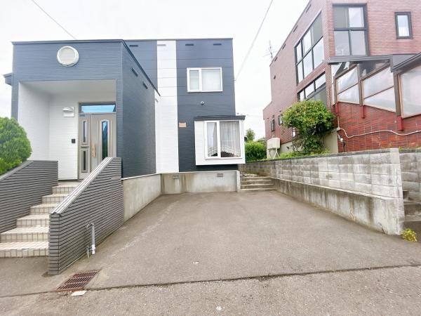 Renovated 3LDK House in Kitahiroshima, Hokkaido with Garden & Parking - Thumbnail 2