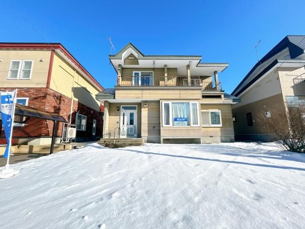 Renovated 4LDK House in Asahikawa, Hokkaido | Near Midorigaoka Station - Thumbnail 2