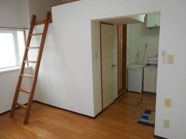 1K Apartment for Rent near Akita University, Akita City - Thumbnail 3