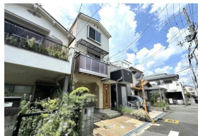 Spacious 3LDK Detached House for Sale in Neyagawa, Osaka - Thumbnail 4
