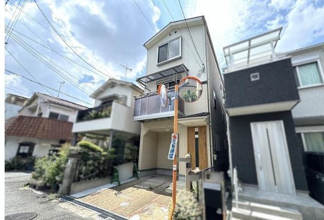Spacious 3LDK Detached House for Sale in Neyagawa, Osaka - Thumbnail 3