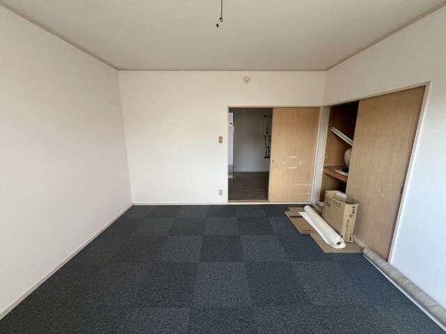 1K Apartment for Rent in Yoshisaku, Toyama City - Thumbnail 2