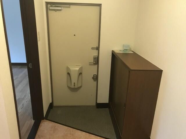 1LDK Investment Condo for Sale in Setagaya's Daizawa, Tokyo - Thumbnail 2