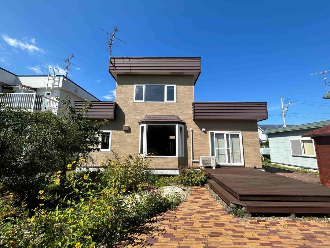 Spacious 4LDK House on 102 Tsubo Land in Chitose, Hokkaido - Thumbnail 2