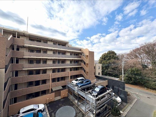3LDK Apartment for Sale in Kashiwa, Chiba - Thumbnail 2