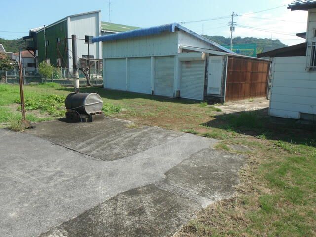 6DK Detached House with Large Land in Niihama, Ehime - Thumbnail 2