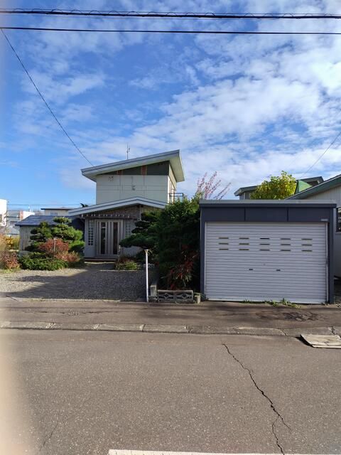 Retro Renovated 4LK House for Sale in Yubetsu, Hokkaido - Thumbnail 2