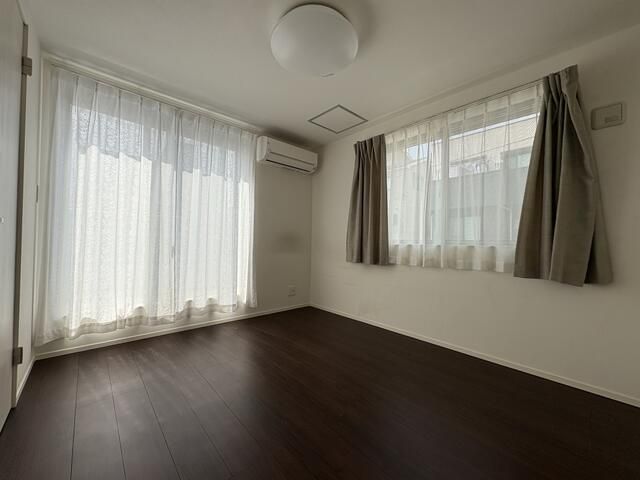 Designer 3LDK House with Ocean Views in Yokohama Chuo Ward - Thumbnail 4