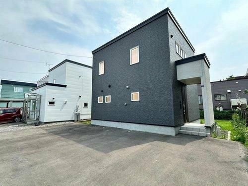 2020-Built 3LDK House in Sapporo's Higashi-Kariyasu - Thumbnail 2