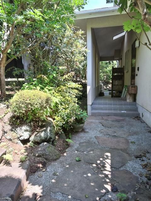 3SLDK House for Sale in Manazuru with Large Garden - Image 1