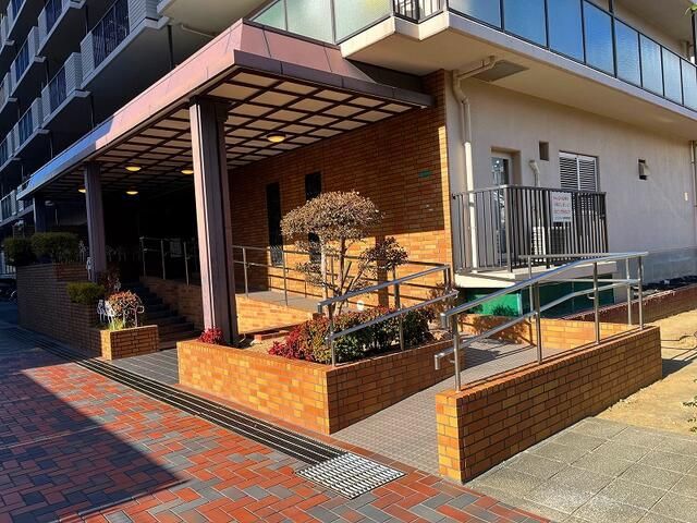 Pet-Friendly 2DK Apartment for Sale in Higashinari, Osaka - Thumbnail 2