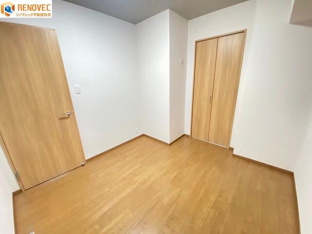 Renovated 3LDK Apartment for Sale in Sakai, Osaka - Thumbnail 4