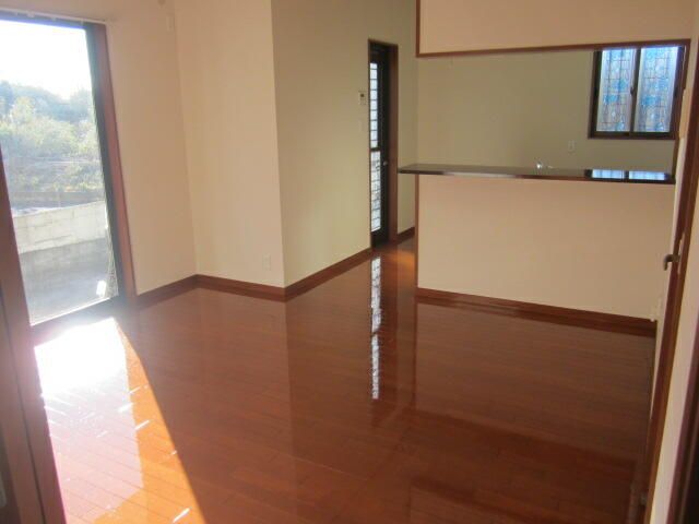 4LDK House for Sale in Shimotsuma, Ibaraki with Fuji Views - Thumbnail 3