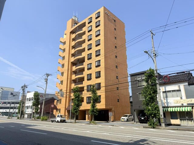 1LDK Apartment for Sale in Toyama City, 39.63m², Near Station - Thumbnail 2