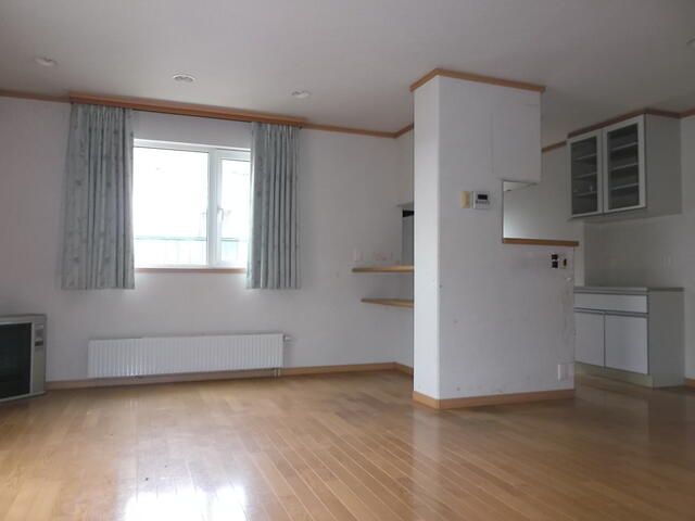 4LDK Detached House for Sale in Otaru, Hokkaido - 2006 Build - Thumbnail 3