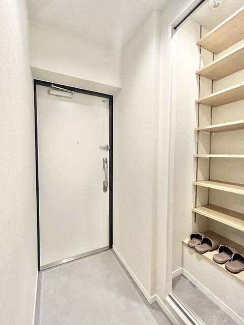 Renovated 3LDK Apartment for Sale in Kamikitazawa, Setagaya - Thumbnail 2
