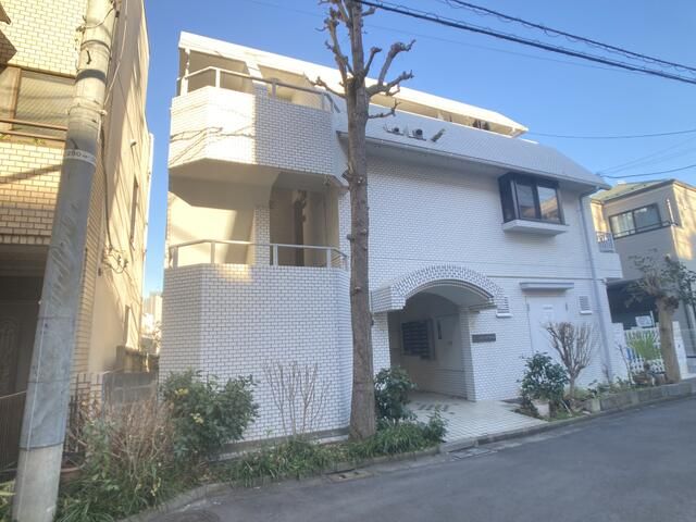 Studio Apartment for Sale in Yoyogi, Shibuya - Tenant in Place - Thumbnail 2