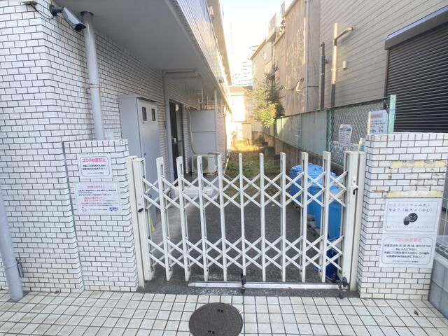 Studio Apartment for Sale in Yoyogi, Shibuya - Tenant in Place - Thumbnail 4