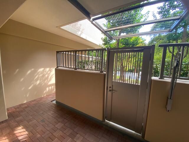 Renovated 4LDK Apartment for Sale in Osaka's Abeno Area - Thumbnail 2