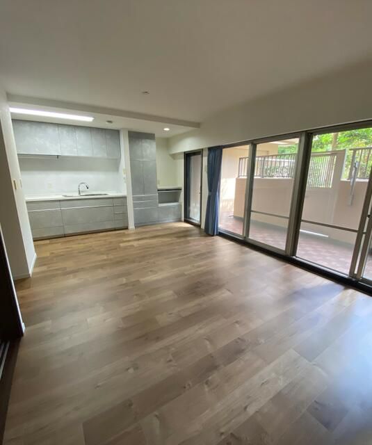 Renovated 4LDK Apartment for Sale in Osaka's Abeno Area - Thumbnail 3