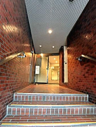 Renovated 1K Apartment for Sale in Chiyoda, Tokyo - Thumbnail 2