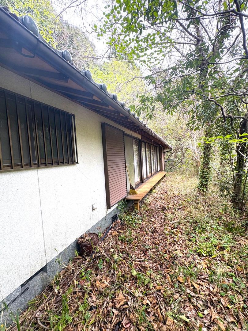 1LDK Traditional House for Sale in Kochi with Large Garden - Thumbnail 2