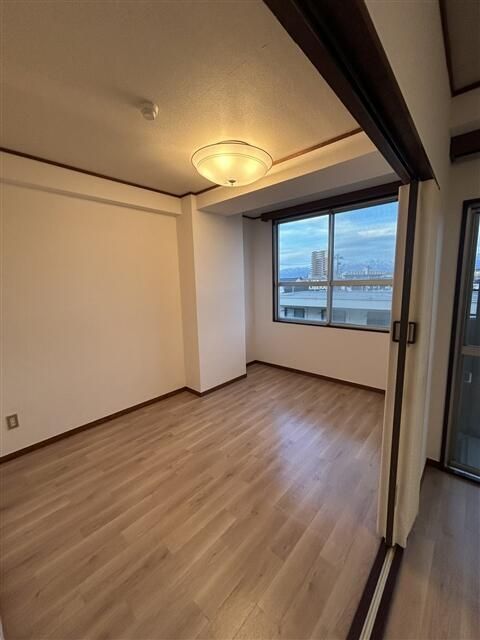 1LDK Apartment for Sale in Toyama City, Toyama Prefecture - Thumbnail 2