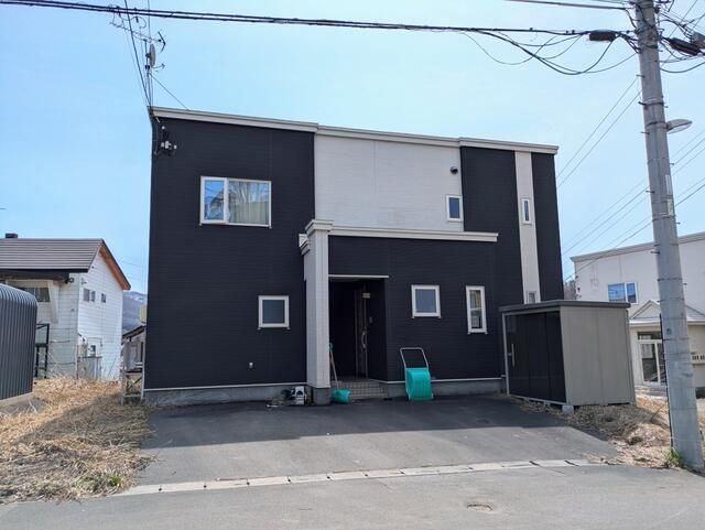 2014-Built 4SLDK House in Otaru, Hokkaido with All-Electric Features - Thumbnail 2