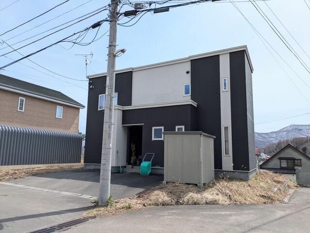 2014-Built 4SLDK House in Otaru, Hokkaido with All-Electric Features - Thumbnail 3