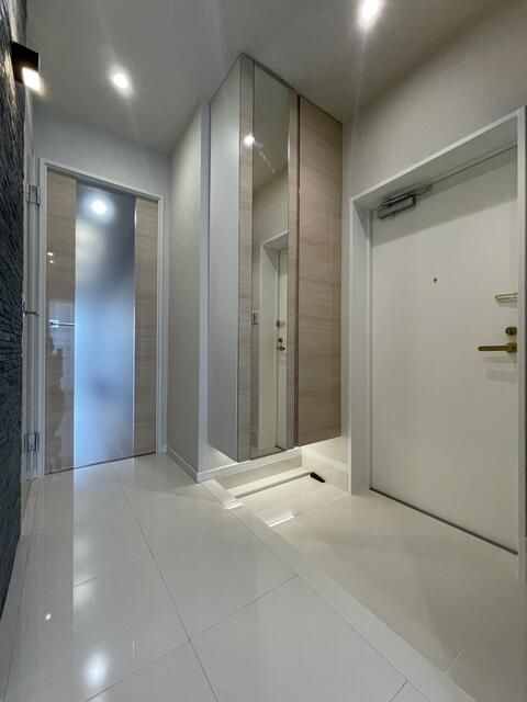 Renovated 1DK Apartment with Tokyo Tower View in Minato, Tokyo - Thumbnail 3
