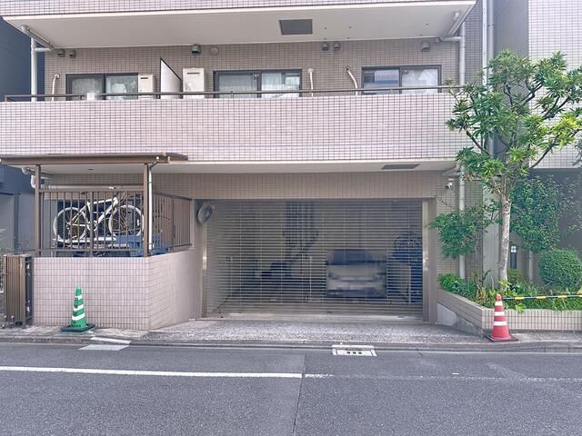 Bright 1R Apartment in Asakusabashi, Tokyo | Corner Unit 2-Side Light - Thumbnail 3