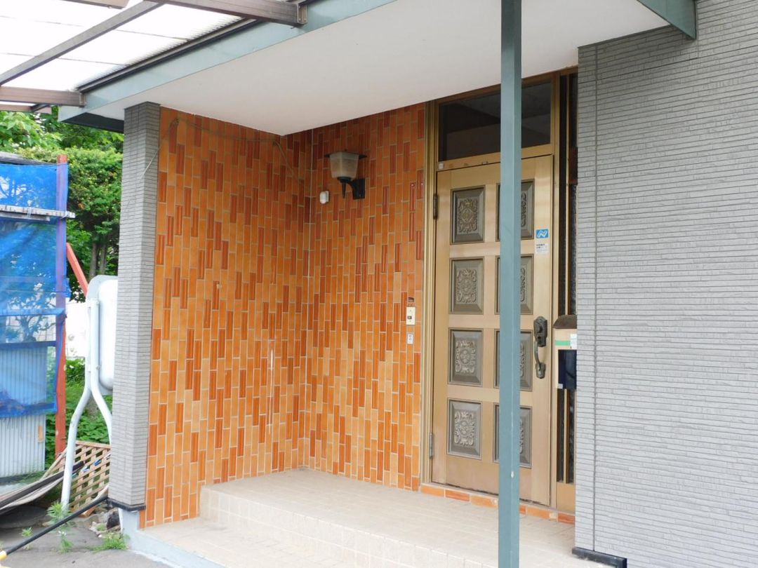 4LDK House for Sale in Otofuke, Hokkaido with Park Views - Image 1