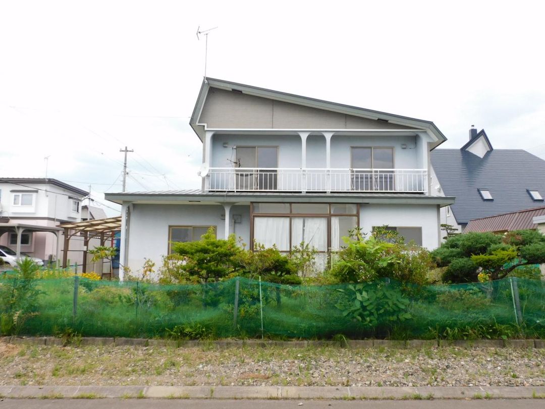 4LDK House for Sale in Otofuke, Hokkaido with Park Views - Thumbnail 2