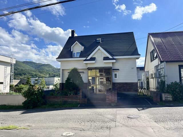 5LDK House for Sale in Quiet Otaru Moyodai, Hokkaido - Thumbnail 2
