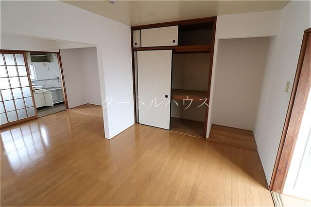 2K Apartment for Rent in Neyagawa, Osaka - No Deposit, No Key Money - Thumbnail 4