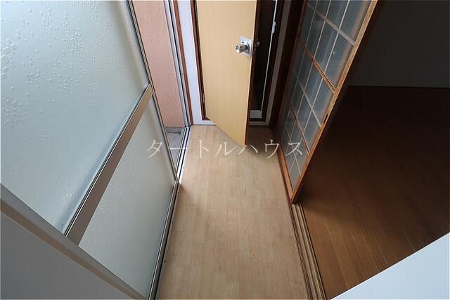 2K Apartment for Rent in Neyagawa, Osaka - No Deposit, No Key Money - Thumbnail 3