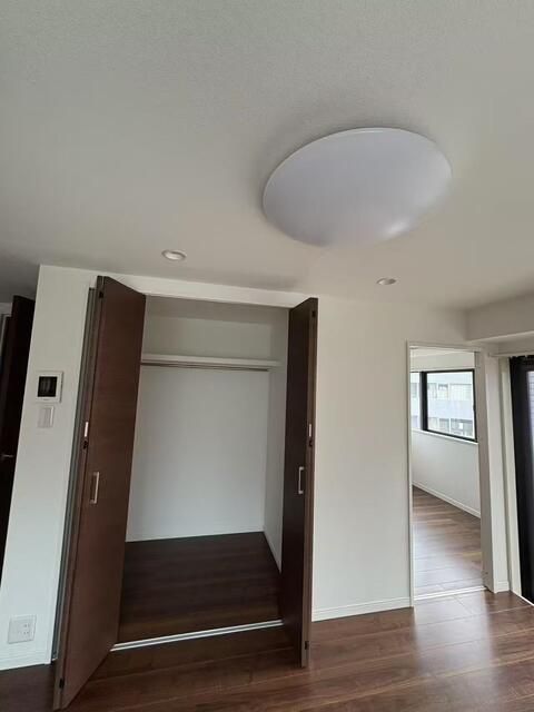 Renovated 1LDK Apartment for Sale in Shinjuku's Waseda, Tokyo - Thumbnail 3