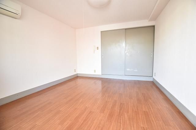 1K Apartment for Rent in Suita, Osaka - 32,000 Yen - Thumbnail 4