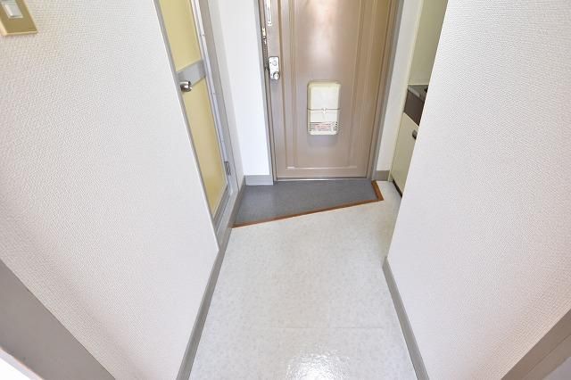 1K Apartment for Rent in Suita, Osaka - 32,000 Yen - Thumbnail 3